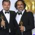 Alejandro G. Iñárritu y Leonardo DiCaprio, Oscar en mano respectivamente por: Mejor Actor y Mejor Director, por The Revenant (2015). Archivo DDCM.