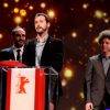 Gabriel Ripstein recibe el premio a Mejor Ópera Prima, por "600 millas" en la sección Panorama de la Berlinale (2015).