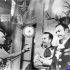 Ismael Rodríguez, Pedro Infante y Jorge Negrete en el set de DOS TIPOS DE CUIDADO, tomada de facebook.com/Ismael-Rodriguez-Ruelas