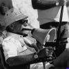 Samuel Fuller en el set, tomada de internet