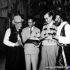 Guz Águila conversando con actores en un teatro, tomada de mediateca.inah.gob.mx, colección Archivo Casasola - Fototeca Nacional