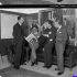 Gustavo Sáenz de Sicilia con periodistas y hombres en las oficinas de la Nacional Productora de Películas, tomada de mediateca.inah.gob, Colección Archivo Casasola - Fototeca Nacional